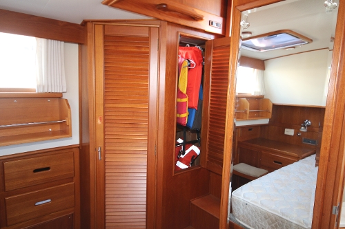 2001 Grand Banks Classic, Master Cabin Detail