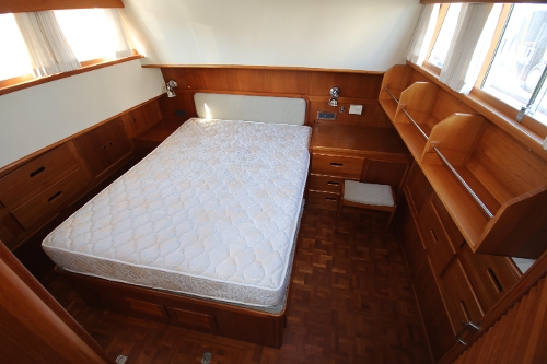 2001 Grand Banks Classic, Master Cabin Aft