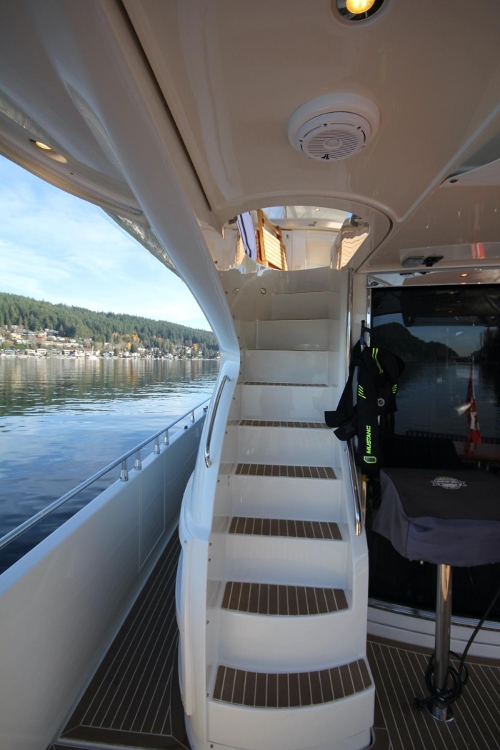 2007 Marquis 65, Flybridge stairs up