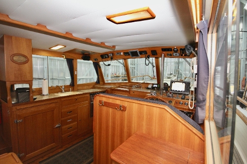 1990 Grand Banks 42 Classic, Lower helm
