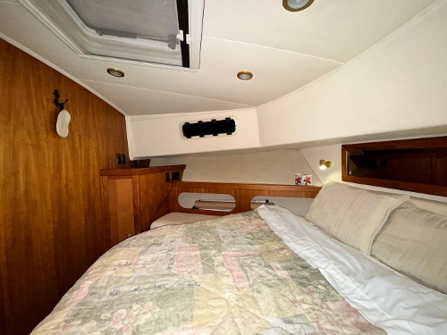 2002 Mainship 430 Aft Cabin, Fwd Guest Cabin