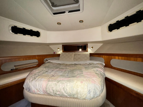 2002 Mainship 430 Aft Cabin, Fwd Guest Cabin