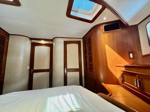 1996 Fleming 55, Forward primary cabin