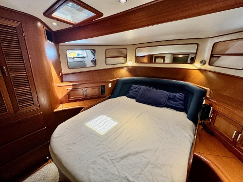 1996 Fleming 55, Forward primary cabin