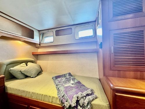 1996 Fleming 55, Starboard guest cabin