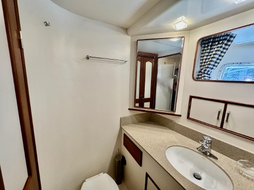 1996 Fleming 55, Guest head and shower