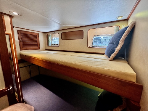 1996 Fleming 55, Starboard guest cabin