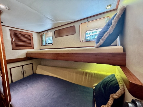 1996 Fleming 55, Starboard guest cabin