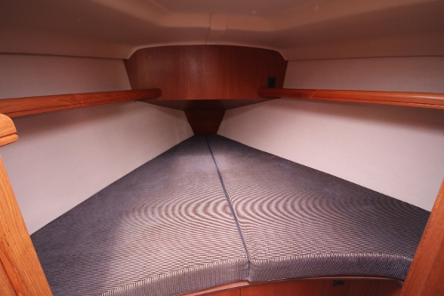 2004 Hunter 36, Fwd V Berth