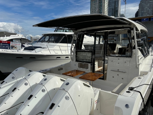 2023 Boston Whaler 405 Conquest, 