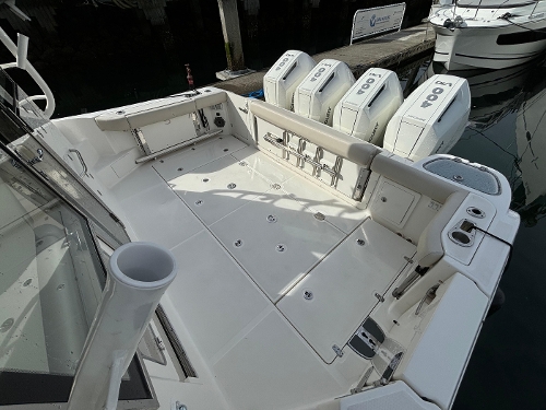 2023 Boston Whaler 405 Conquest, 