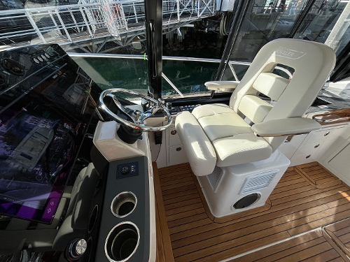 2023 Boston Whaler 405 Conquest, 