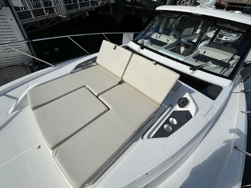 2023 Boston Whaler 405 Conquest, 