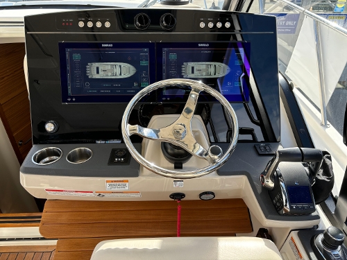 2023 Boston Whaler 405 Conquest, 