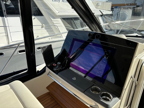 2023 Boston Whaler 405 Conquest, 