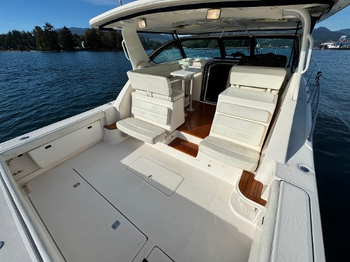 2003 Tiara Yachts 3800 Open, Cockpit