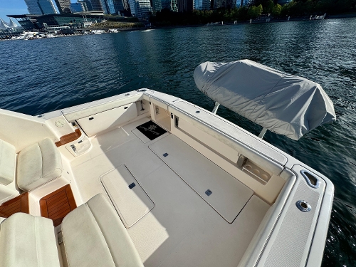 2003 Tiara Yachts 3800 Open, Cockpit