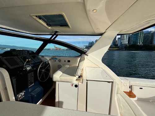 2003 Tiara Yachts 3800 Open, Helm