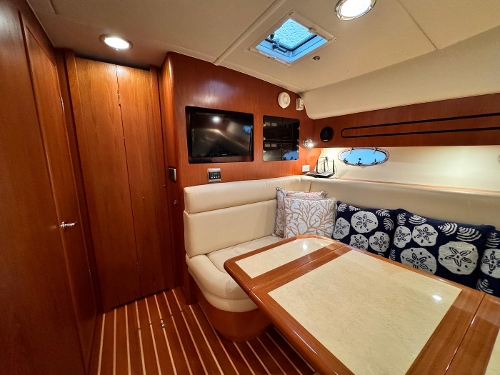 2003 Tiara Yachts 3800 Open, Salon