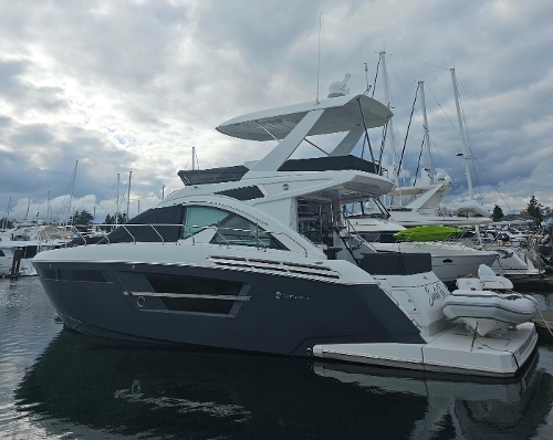 Cruisers Yachts 54 Fly 2019