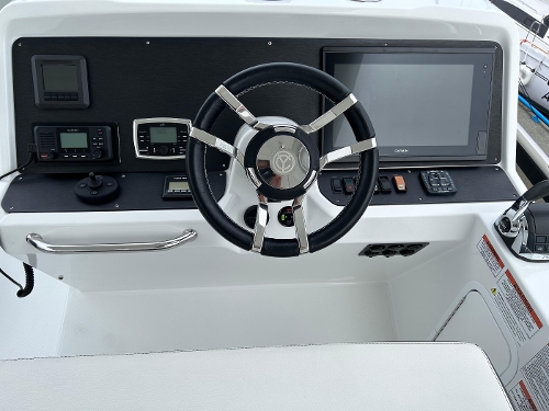 2019 Cruisers Yachts 54 Fly, 