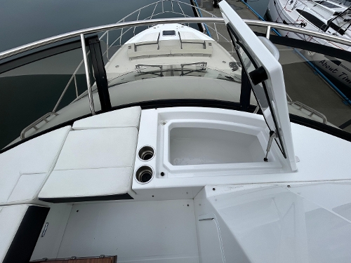 2019 Cruisers Yachts 54 Fly, 