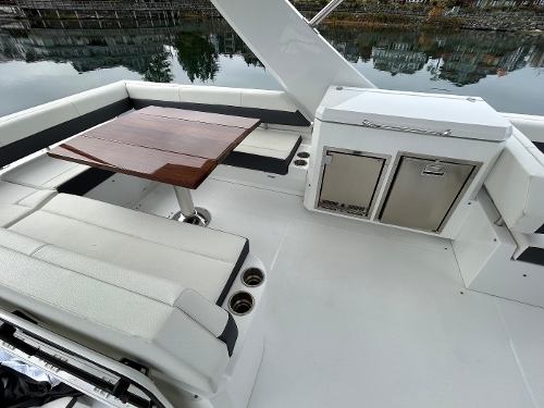 2019 Cruisers Yachts 54 Fly, 