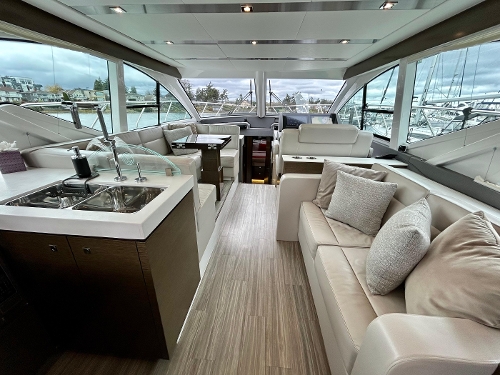 2019 Cruisers Yachts 54 Fly, 