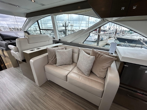 2019 Cruisers Yachts 54 Fly, 