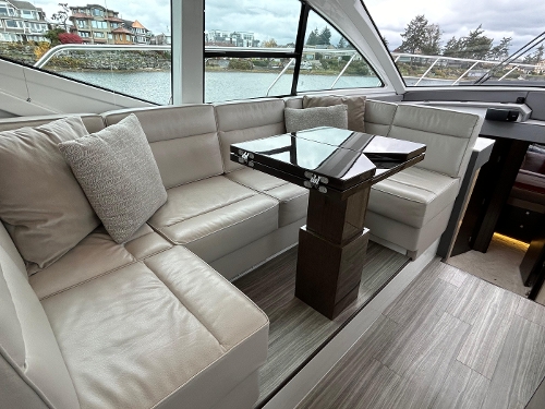 2019 Cruisers Yachts 54 Fly, 