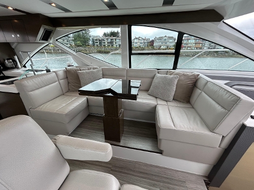 2019 Cruisers Yachts 54 Fly, 