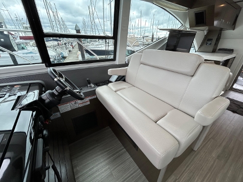 2019 Cruisers Yachts 54 Fly, 