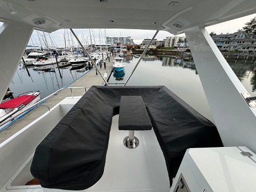 2019 Cruisers Yachts 54 Fly, 