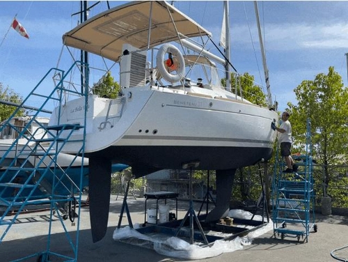 2012 Beneteau Oceanis 31 , Polishing