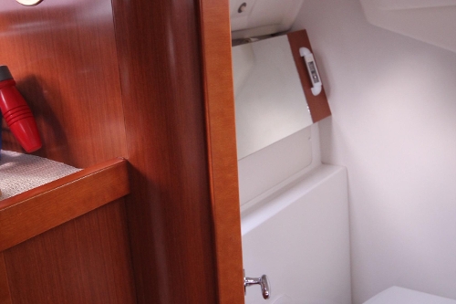 2012 Beneteau Oceanis 31 , Head