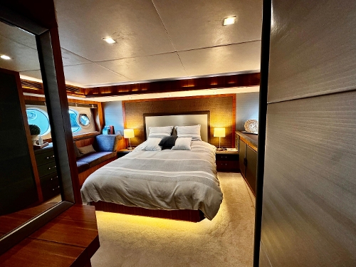 2013 Monte Carlo Yachts MCY 65, Owners' Cabin