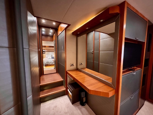 2013 Monte Carlo Yachts MCY 65, Owners' Cabin