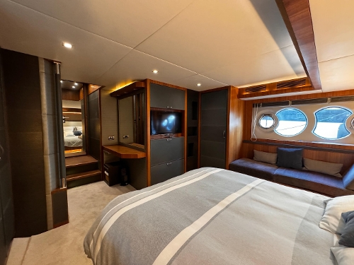 2013 Monte Carlo Yachts MCY 65, Owners' Cabin