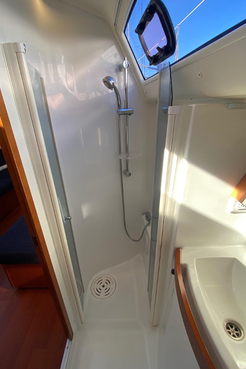 2010 Beneteau Oceanis 40, 